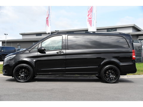 Mercedes-Benz Vito 116 CDI L2 Black Edition Cruise, Camera, Carplay, 164pk, Automaat, Sensoren, Trekhaak, Multimedia, LED, Stoelverwarming, Uniek!