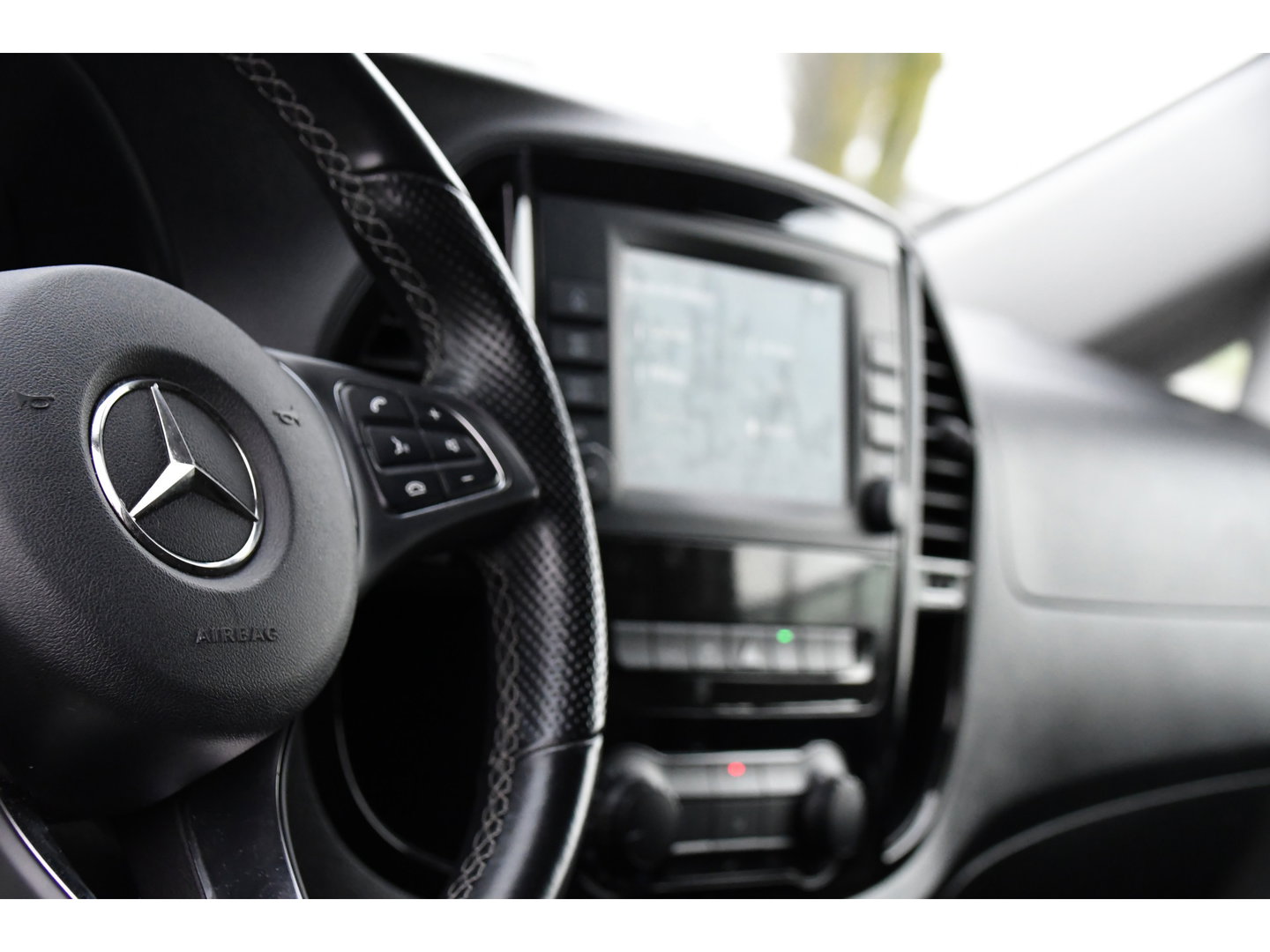 Mercedes-Benz Vito 119 CDI L2 Black Edition Camera, Cruise, Carplay, LED, Automaat, 190pk, Trekhaak, Multimedia, Sensoren, Uniek!