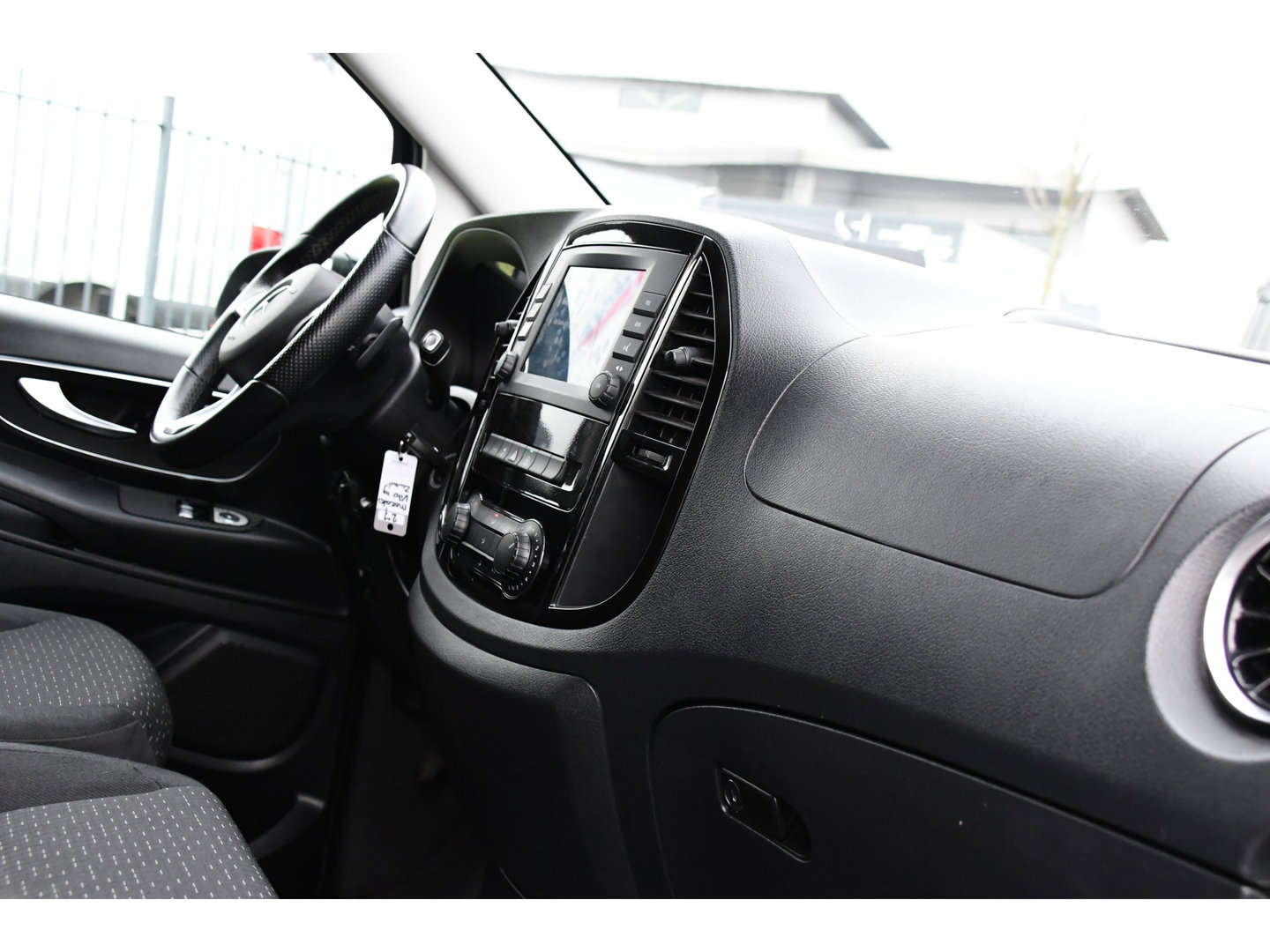 Mercedes-Benz Vito 119 CDI L2 Black Edition Camera, Cruise, Carplay, LED, Automaat, 190pk, Trekhaak, Multimedia, Sensoren, Uniek!