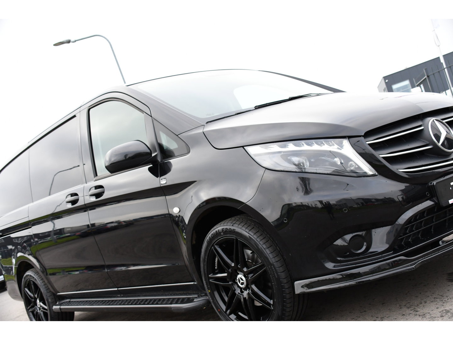 Mercedes-Benz Vito 119 CDI L2 Black Edition Camera, Cruise, Carplay, LED, Automaat, 190pk, Trekhaak, Multimedia, Sensoren, Uniek!