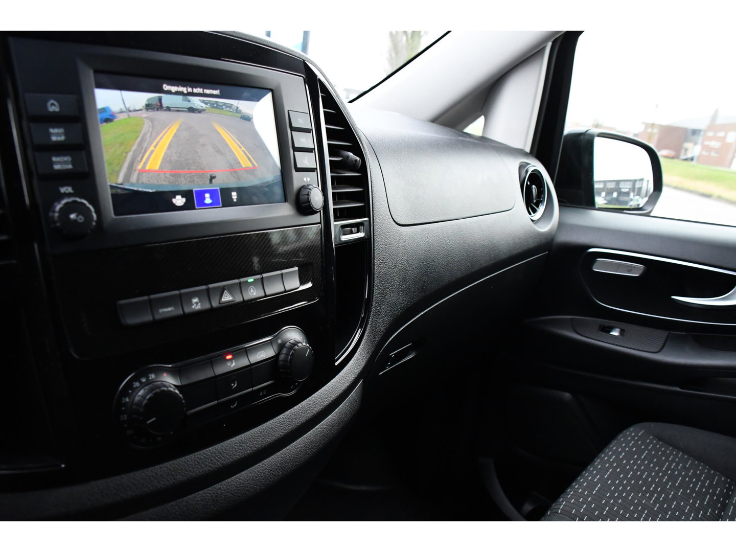 Mercedes-Benz Vito 119 CDI L2 Black Edition Camera, Cruise, Carplay, LED, Automaat, 190pk, Trekhaak, Multimedia, Sensoren, Uniek!