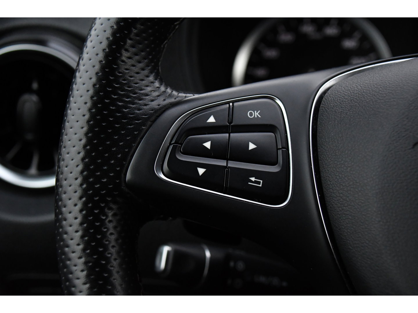 Mercedes-Benz Vito 119 CDI L2 Black Edition Camera, Cruise, Carplay, LED, Automaat, 190pk, Trekhaak, Multimedia, Sensoren, Uniek!