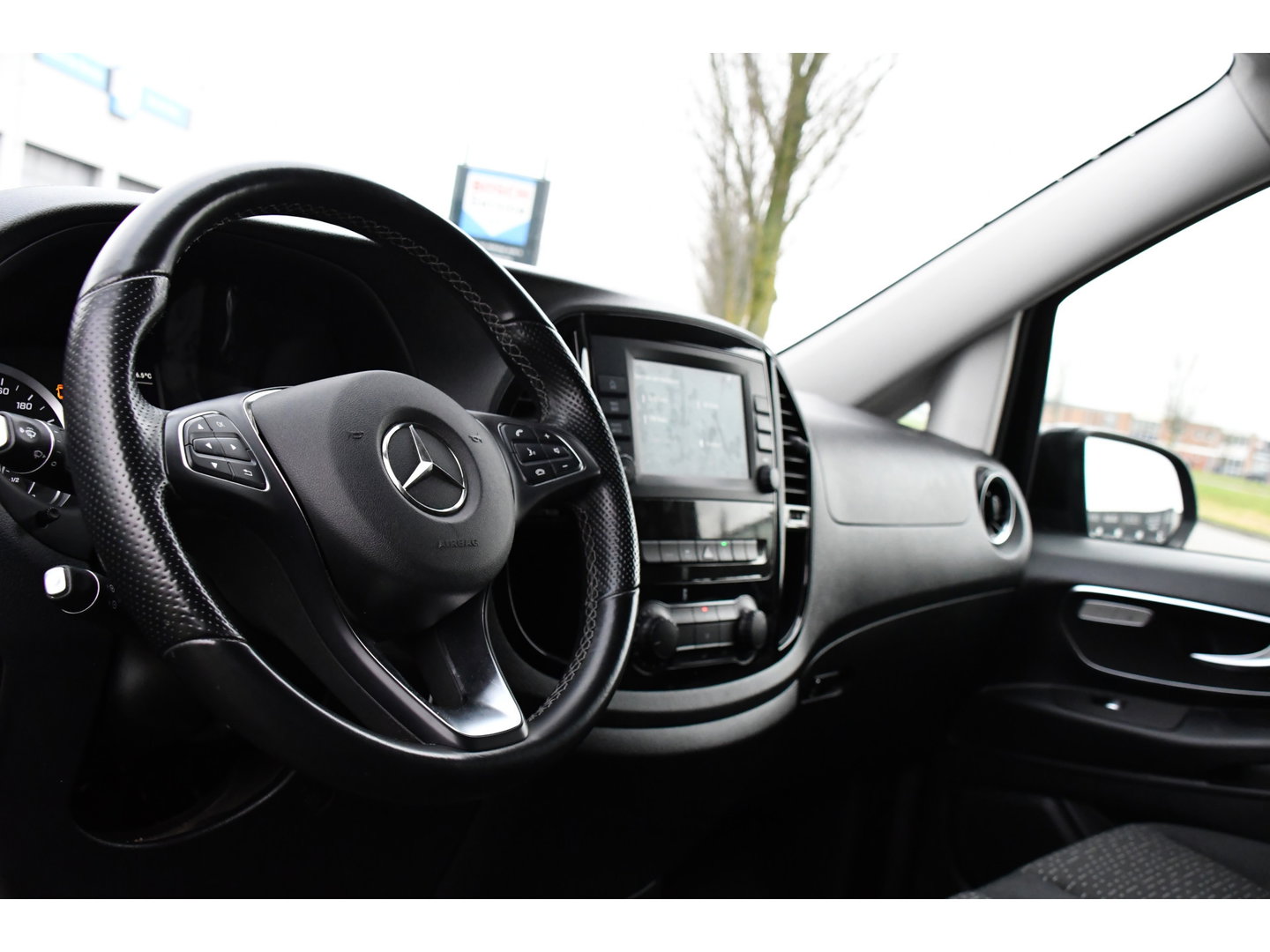 Mercedes-Benz Vito 119 CDI L2 Black Edition Camera, Cruise, Carplay, LED, Automaat, 190pk, Trekhaak, Multimedia, Sensoren, Uniek!
