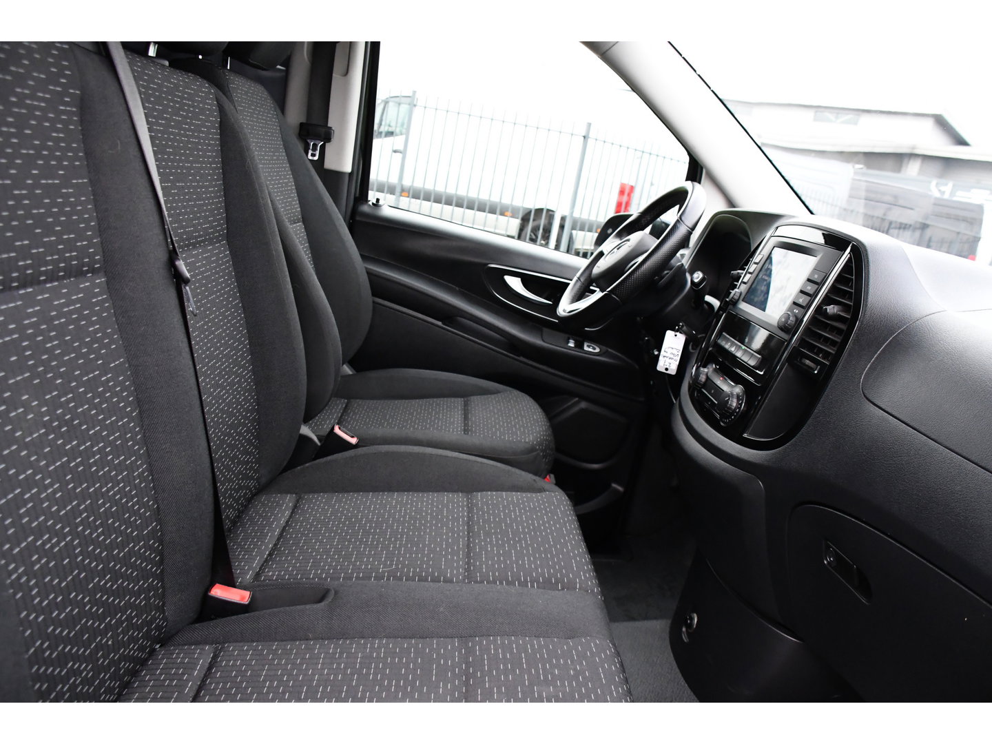 Mercedes-Benz Vito 119 CDI L2 Black Edition Camera, Cruise, Carplay, LED, Automaat, 190pk, Trekhaak, Multimedia, Sensoren, Uniek!