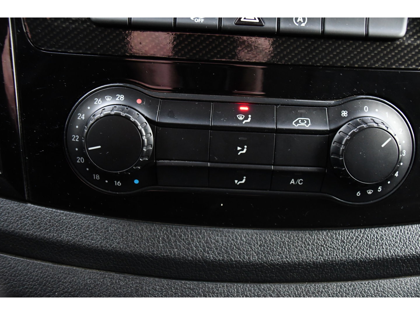 Mercedes-Benz Vito 119 CDI L2 Black Edition Camera, Cruise, Carplay, LED, Automaat, 190pk, Trekhaak, Multimedia, Sensoren, Uniek!
