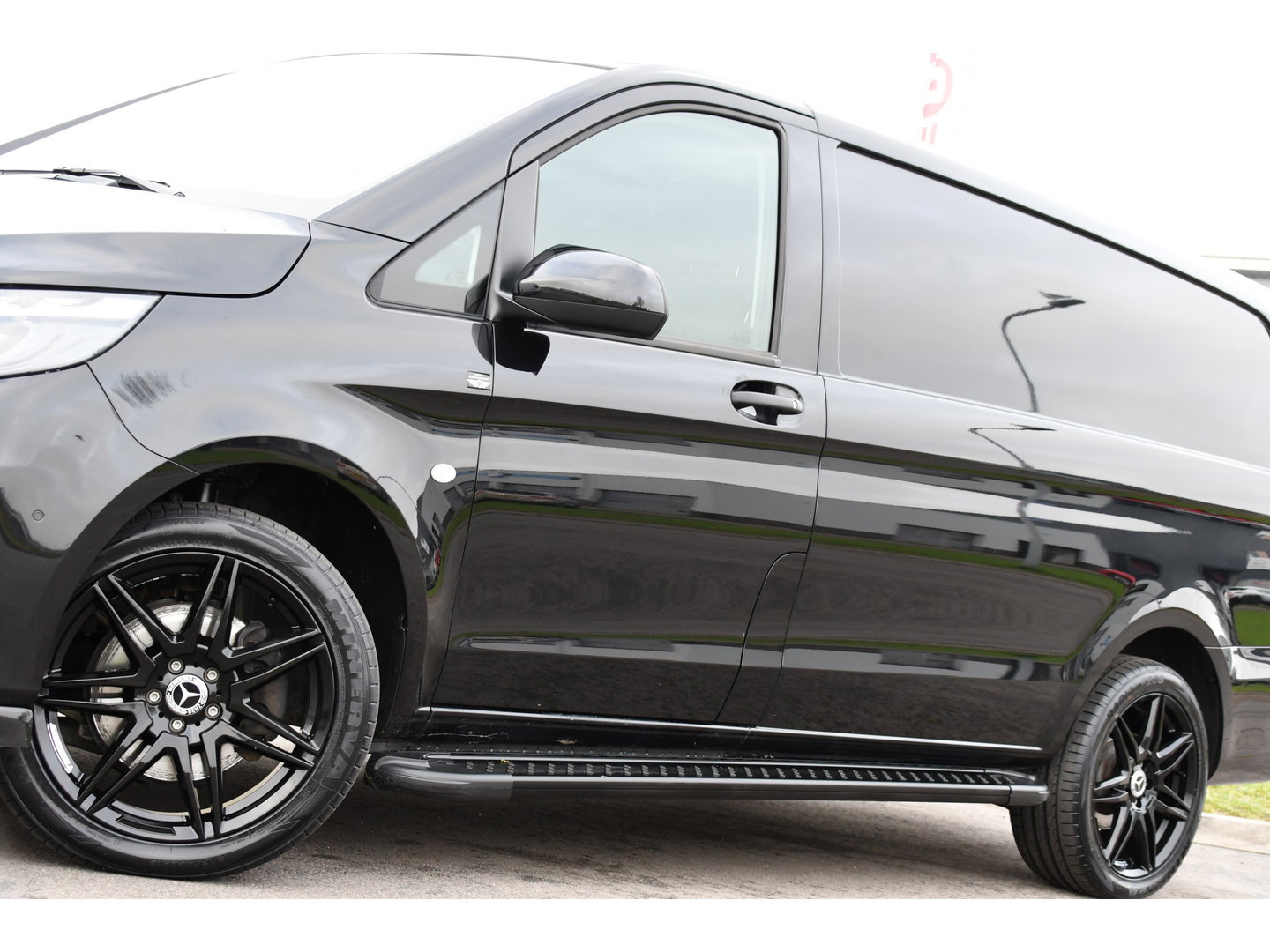 Mercedes-Benz Vito 119 CDI L2 Black Edition Camera, Cruise, Carplay, LED, Automaat, 190pk, Trekhaak, Multimedia, Sensoren, Uniek!