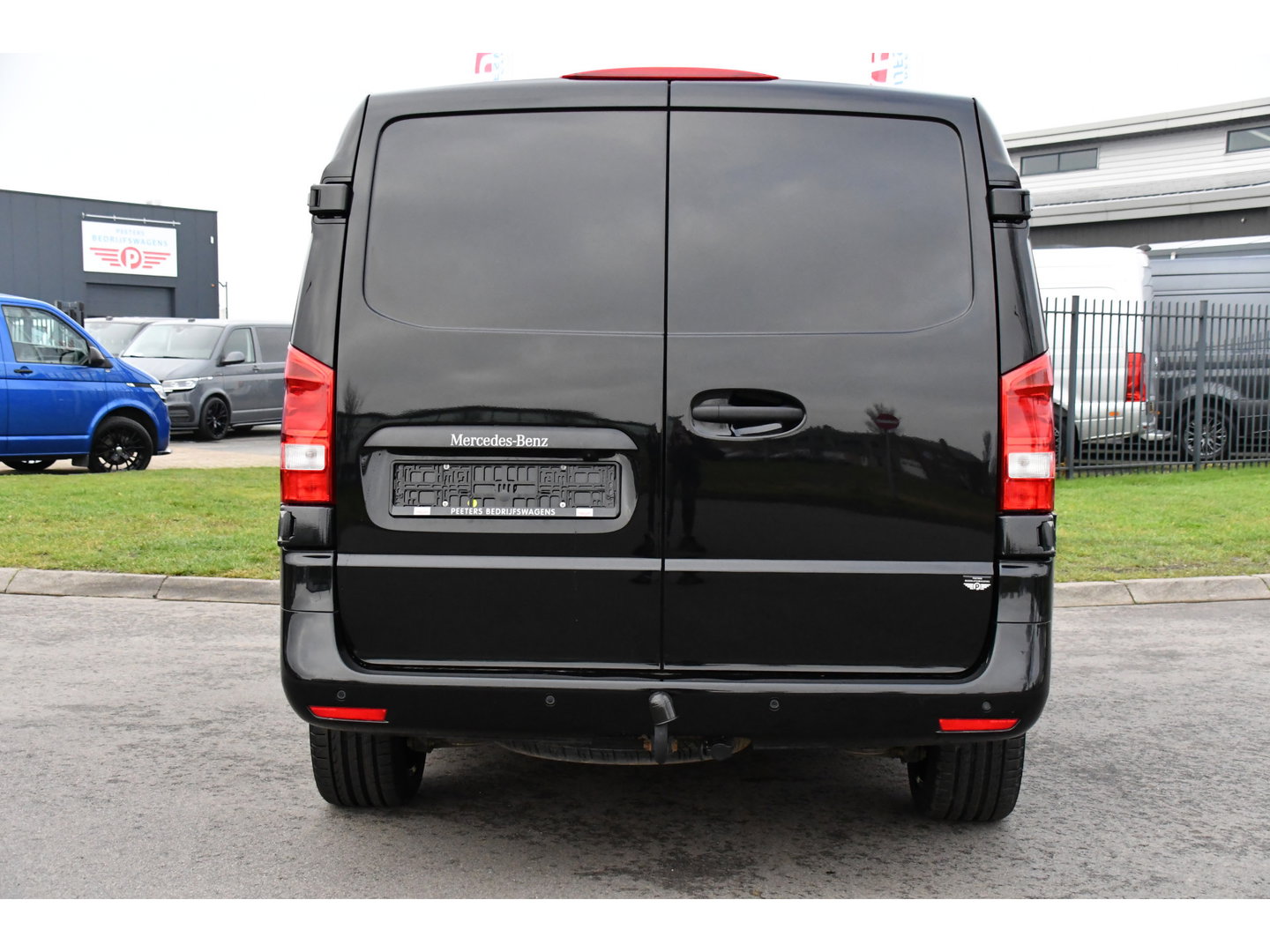 Mercedes-Benz Vito 119 CDI L2 Black Edition Camera, Cruise, Carplay, LED, Automaat, 190pk, Trekhaak, Multimedia, Sensoren, Uniek!