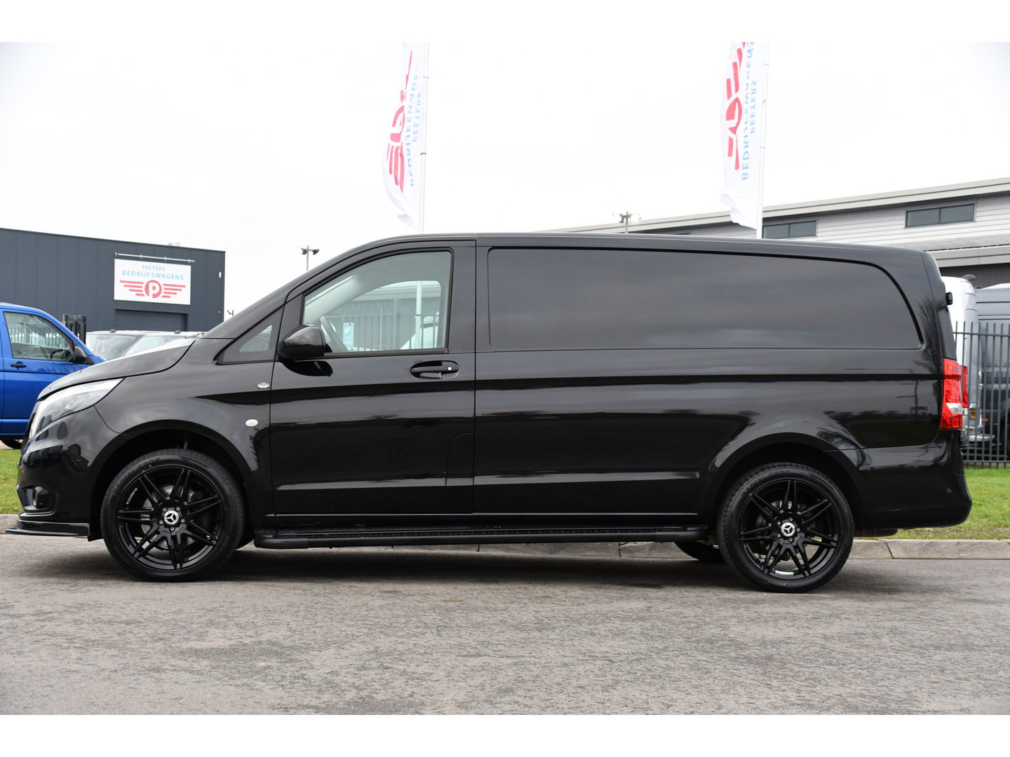 Mercedes-Benz Vito 119 CDI L2 Black Edition Camera, Cruise, Carplay, LED, Automaat, 190pk, Trekhaak, Multimedia, Sensoren, Uniek!