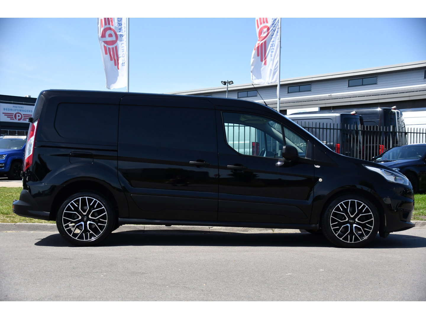 Ford Transit Connect 1.5 EcoBlue L2 Black Edition Camera, Cruise, Sensoren, Stoelverwarming, Automaat, 100pk, Multimedia, Trekhaak, Uniek!
