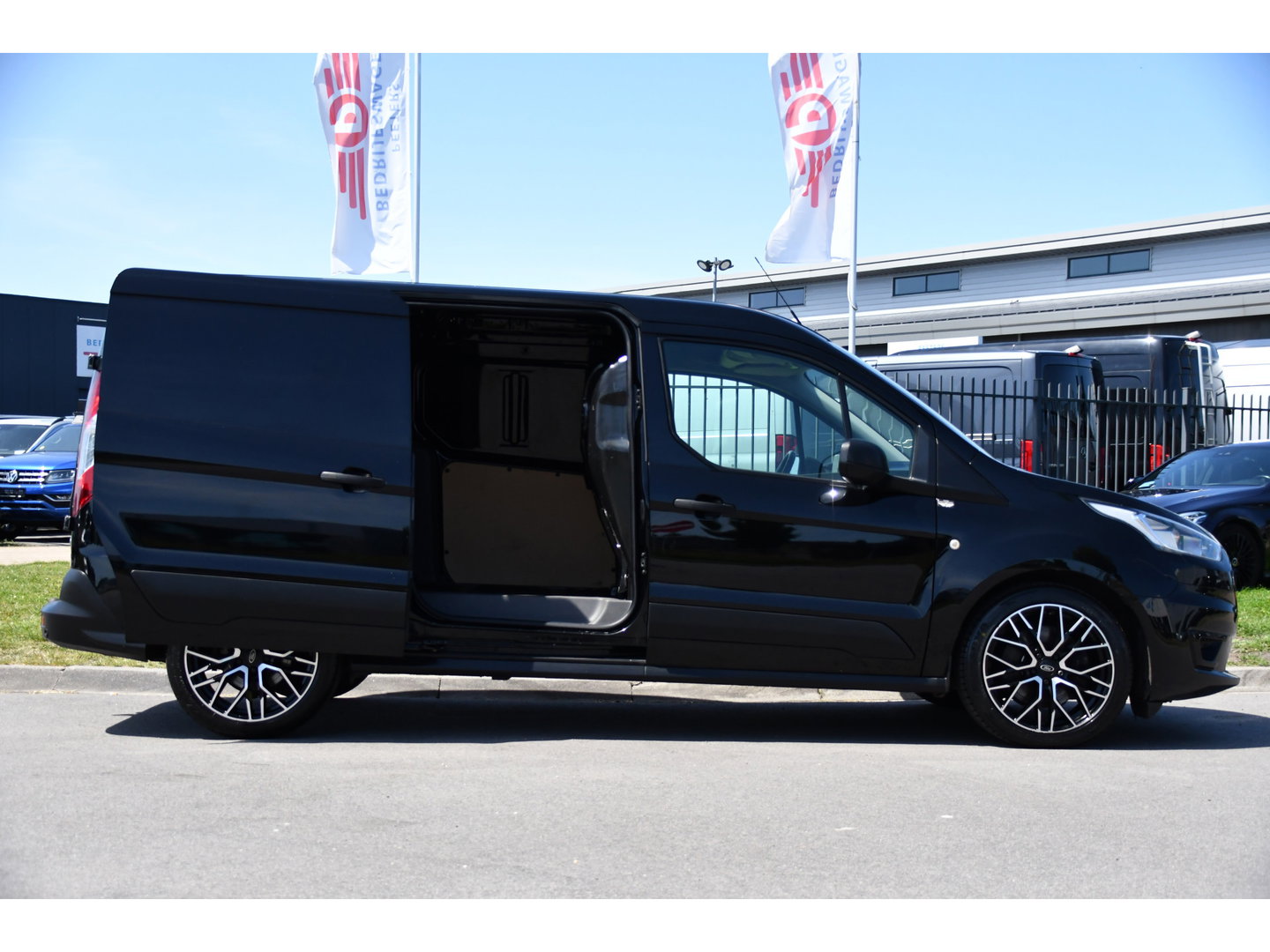 Ford Transit Connect 1.5 EcoBlue L2 Black Edition Camera, Cruise, Sensoren, Stoelverwarming, Automaat, 100pk, Multimedia, Trekhaak, Uniek!