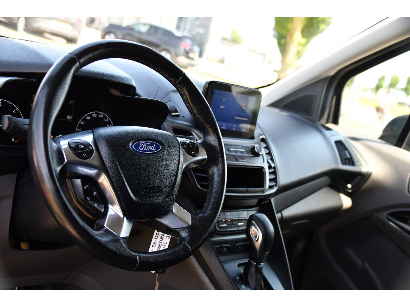 Ford Transit Connect 1.5 EcoBlue L2 Black Edition Camera, Cruise, Sensoren, Stoelverwarming, Automaat, 100pk, Multimedia, Trekhaak, Uniek!