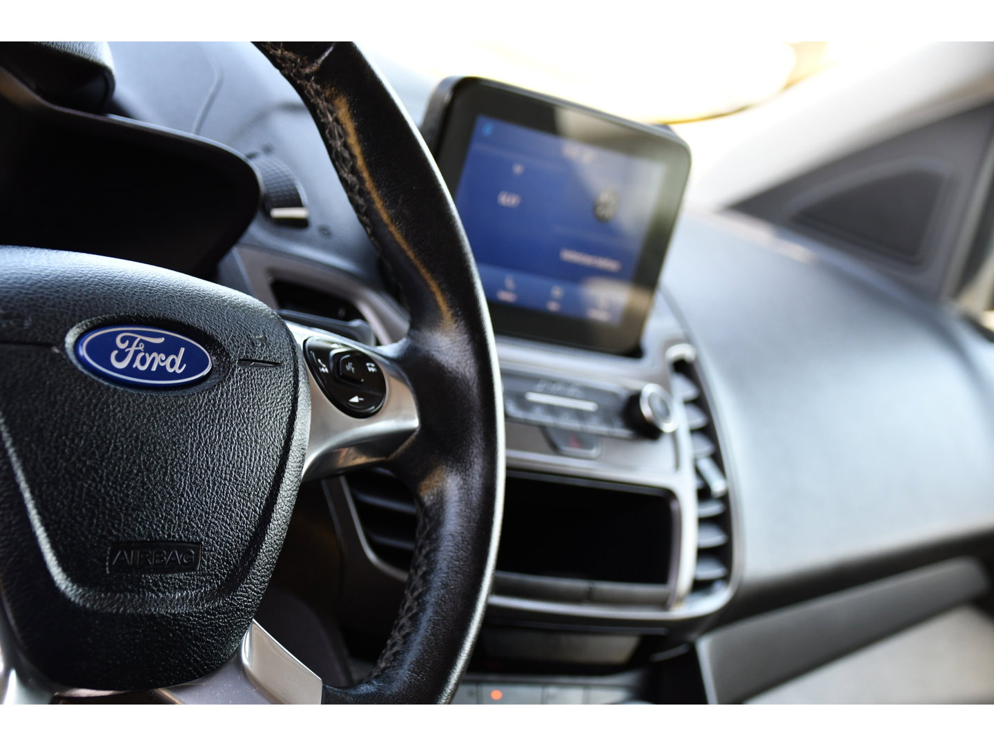 Ford Transit Connect 1.5 EcoBlue L2 Black Edition Camera, Cruise, Sensoren, Stoelverwarming, Automaat, 100pk, Multimedia, Trekhaak, Uniek!