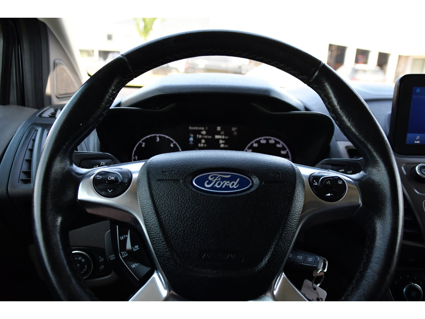 Ford Transit Connect 1.5 EcoBlue L2 Black Edition Camera, Cruise, Sensoren, Stoelverwarming, Automaat, 100pk, Multimedia, Trekhaak, Uniek!
