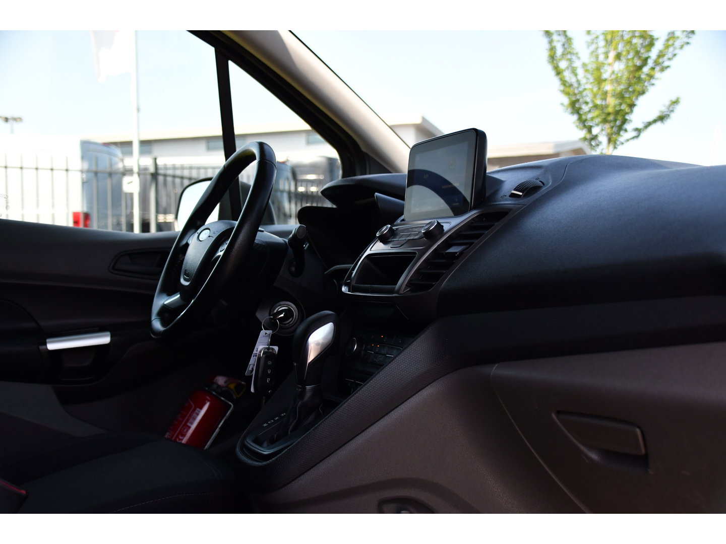 Ford Transit Connect 1.5 EcoBlue L2 Black Edition Camera, Cruise, Sensoren, Stoelverwarming, Automaat, 100pk, Multimedia, Trekhaak, Uniek!