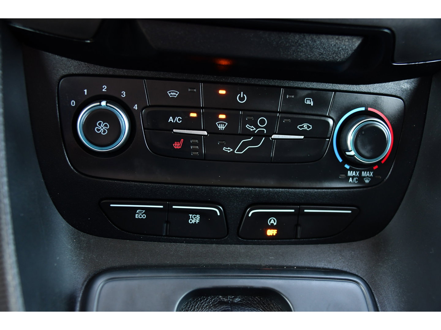 Ford Transit Connect 1.5 EcoBlue L2 Black Edition Camera, Cruise, Sensoren, Stoelverwarming, Automaat, 100pk, Multimedia, Trekhaak, Uniek!