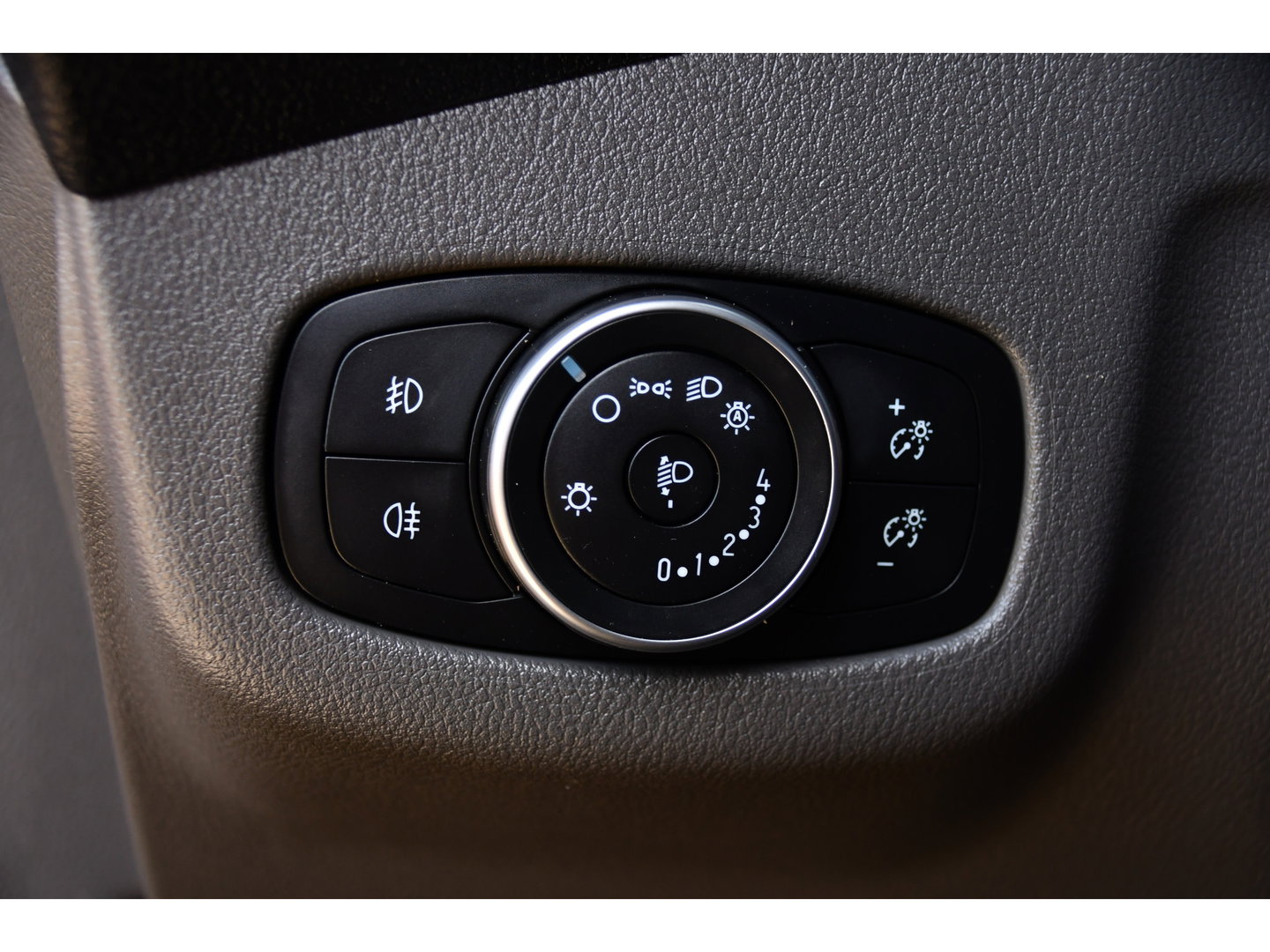 Ford Transit Connect 1.5 EcoBlue L2 Black Edition Camera, Cruise, Sensoren, Stoelverwarming, Automaat, 100pk, Multimedia, Trekhaak, Uniek!