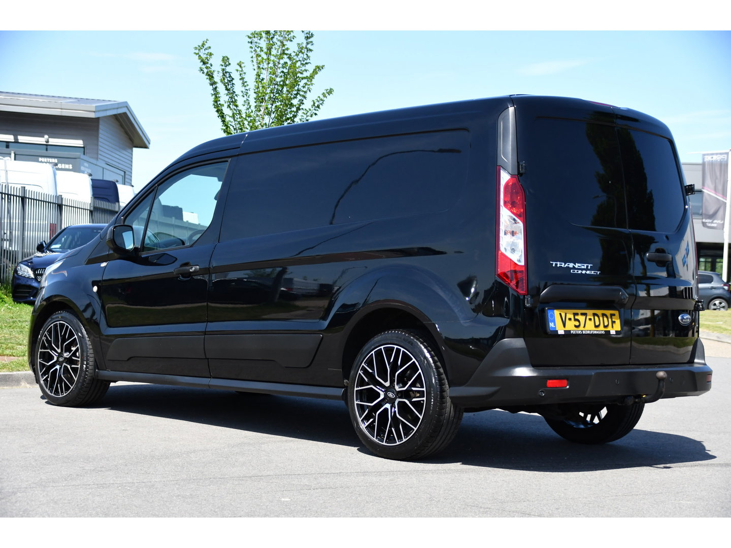 Ford Transit Connect 1.5 EcoBlue L2 Black Edition Camera, Cruise, Sensoren, Stoelverwarming, Automaat, 100pk, Multimedia, Trekhaak, Uniek!