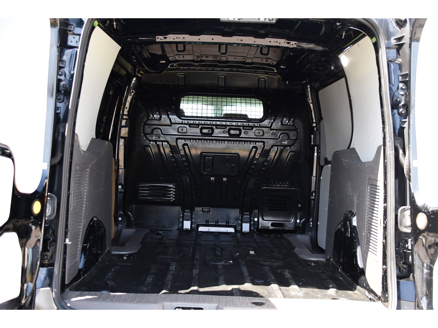 Ford Transit Connect 1.5 EcoBlue L2 Black Edition Camera, Cruise, Sensoren, Stoelverwarming, Automaat, 100pk, Multimedia, Trekhaak, Uniek!