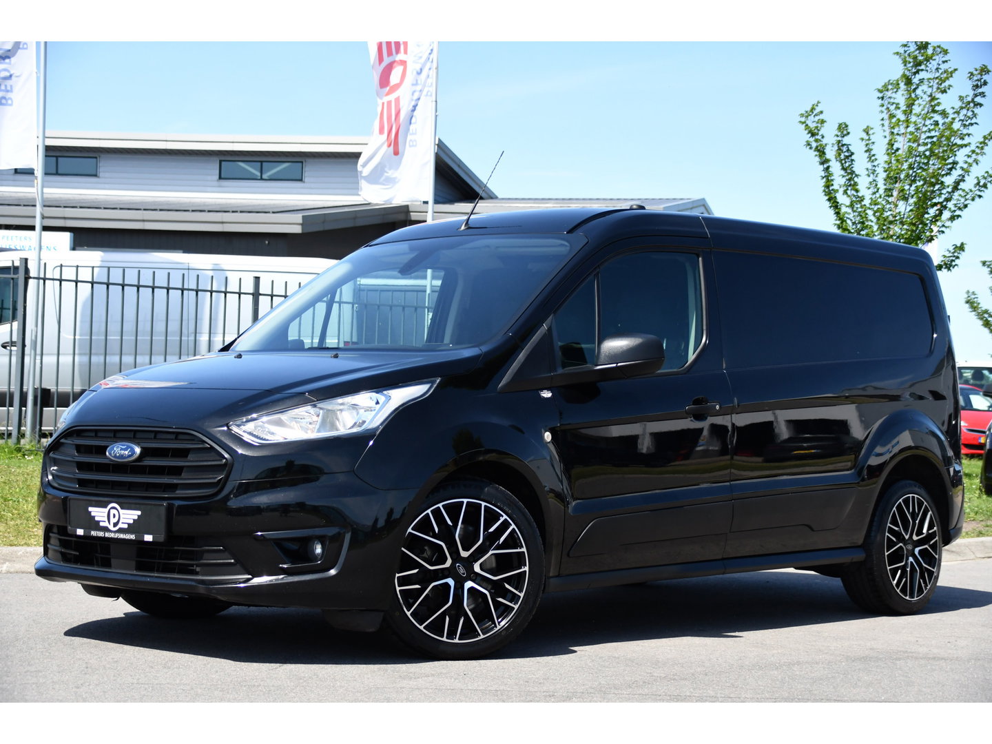 Ford Transit Connect 1.5 EcoBlue L2 Black Edition Camera, Cruise, Sensoren, Stoelverwarming, Automaat, 100pk, Multimedia, Trekhaak, Uniek!