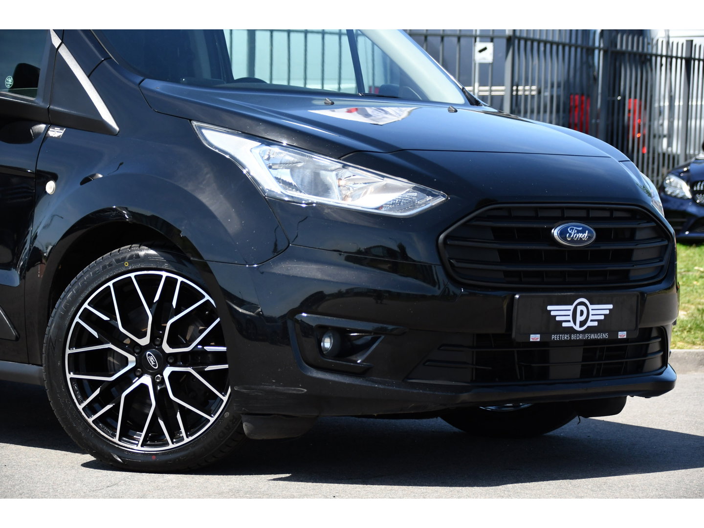 Ford Transit Connect 1.5 EcoBlue L2 Black Edition Camera, Cruise, Sensoren, Stoelverwarming, Automaat, 100pk, Multimedia, Trekhaak, Uniek!