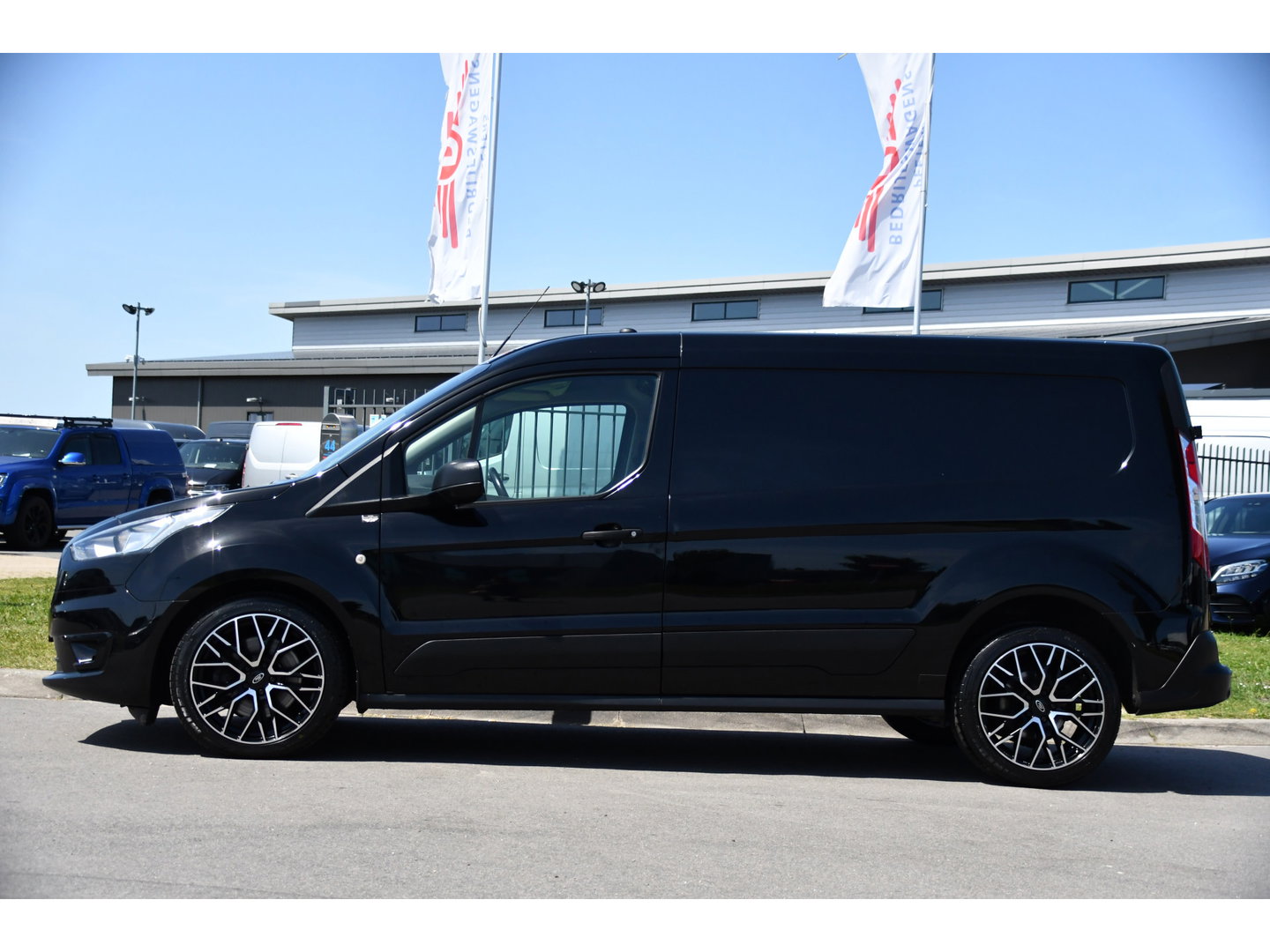 Ford Transit Connect 1.5 EcoBlue L2 Black Edition Camera, Cruise, Sensoren, Stoelverwarming, Automaat, 100pk, Multimedia, Trekhaak, Uniek!