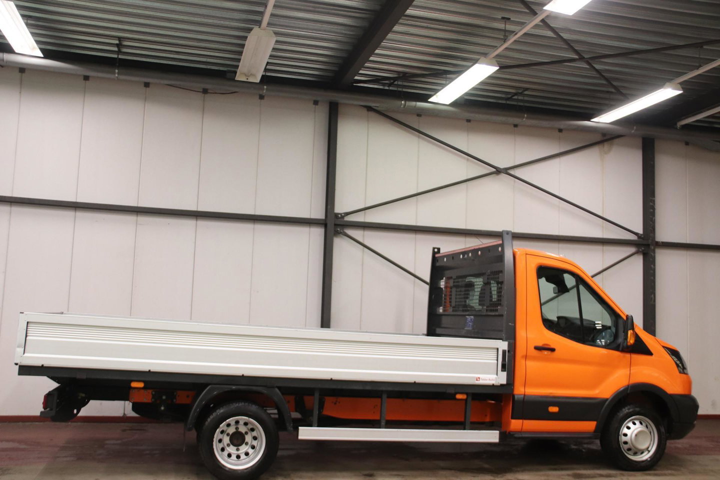 Ford Transit OPEN LAADBAK DUBBELLUCHT Ford Transit met nieuwe NIEUWE MOTOR OPEN LAADBAK DUBBELLUCHT TREKHAAK 2800KG