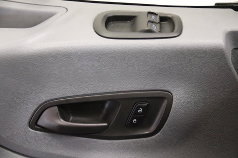 Ford Transit OPEN LAADBAK DUBBELLUCHT Ford Transit met nieuwe NIEUWE MOTOR OPEN LAADBAK DUBBELLUCHT TREKHAAK 2800KG