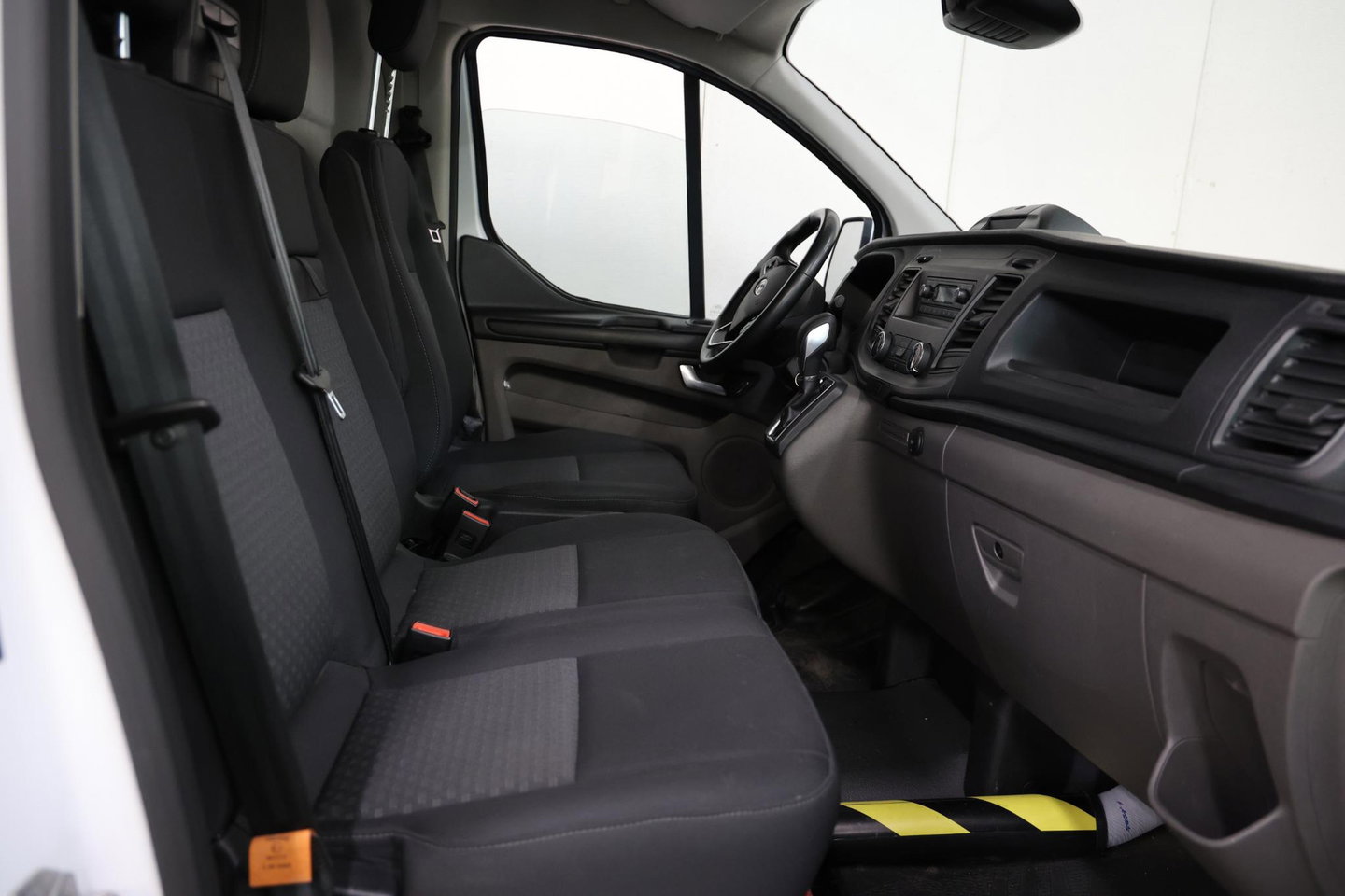 Ford Transit Custom 2.0 TDCI L2H1 AUTOMAAT