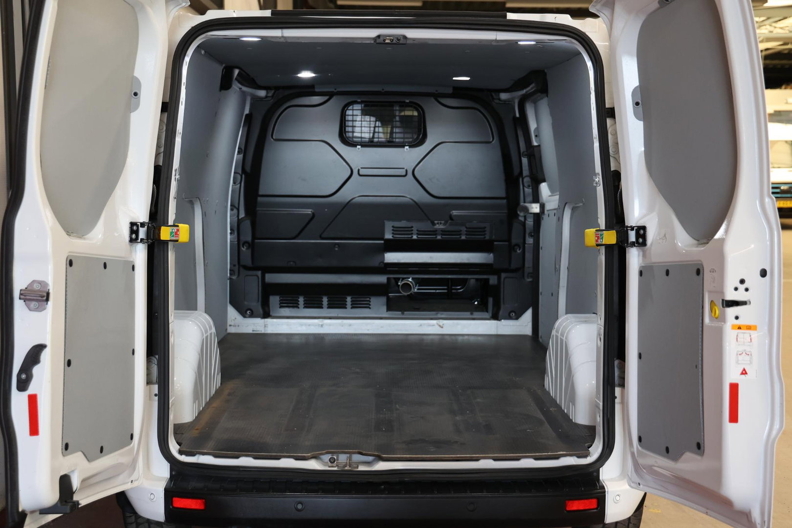 Ford Transit Custom 2.0 TDCI L2H1 AUTOMAAT