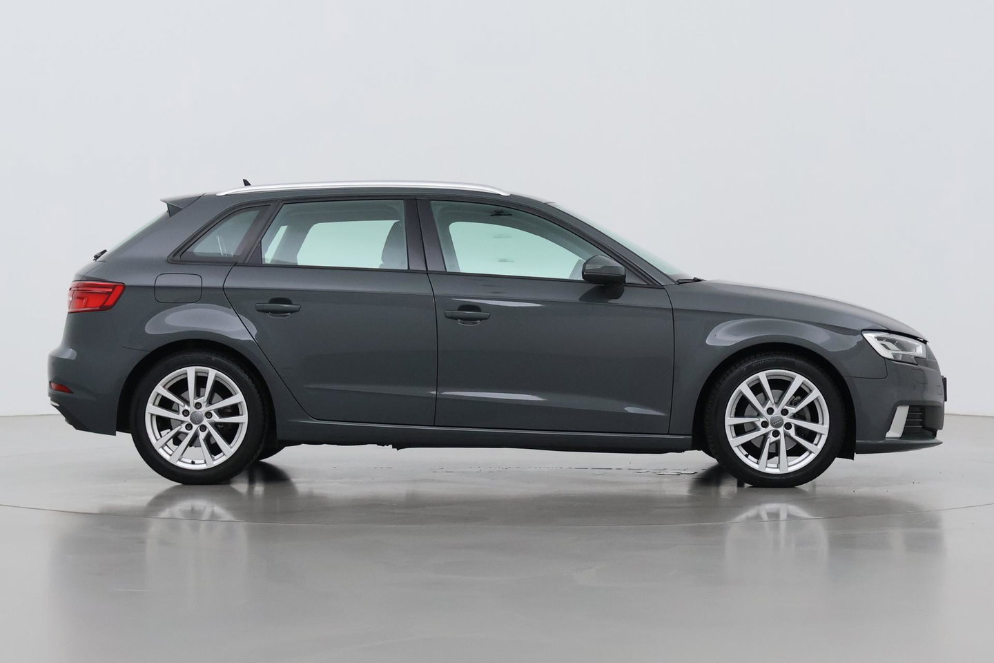 Audi A3 Sportback 35 TFSI CoD Design Pro Line Plus | Trekhaak | Stoelverwarming | Cruise Control | Keyless Entry | LED | PDC V+A | 17 Inch