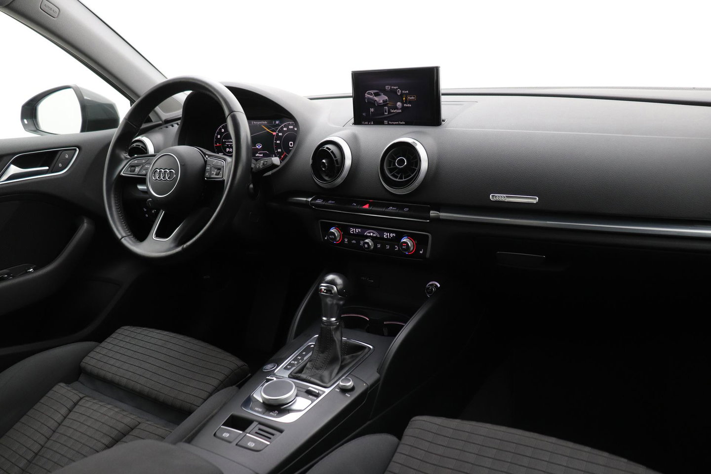 Audi A3 Sportback 35 TFSI CoD Design Pro Line Plus | Trekhaak | Stoelverwarming | Cruise Control | Keyless Entry | LED | PDC V+A | 17 Inch
