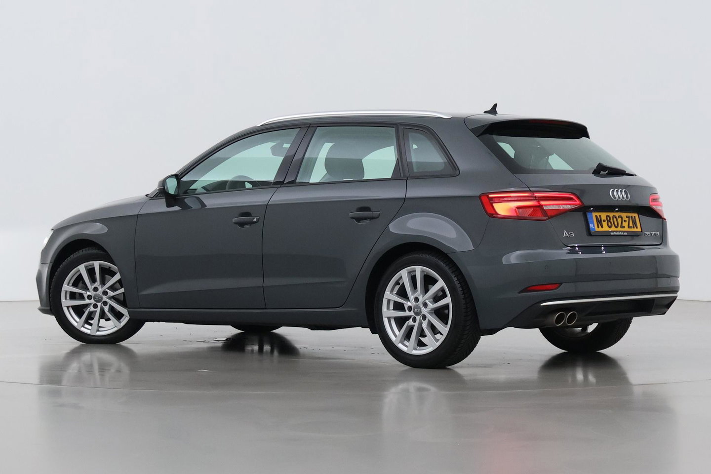 Audi A3 Sportback 35 TFSI CoD Design Pro Line Plus | Trekhaak | Stoelverwarming | Cruise Control | Keyless Entry | LED | PDC V+A | 17 Inch