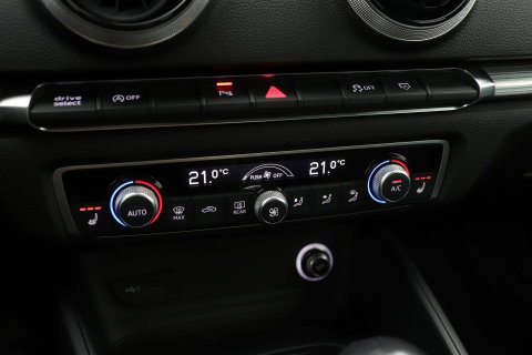 Audi A3 Sportback 35 TFSI CoD Design Pro Line Plus | Trekhaak | Stoelverwarming | Cruise Control | Keyless Entry | LED | PDC V+A | 17 Inch
