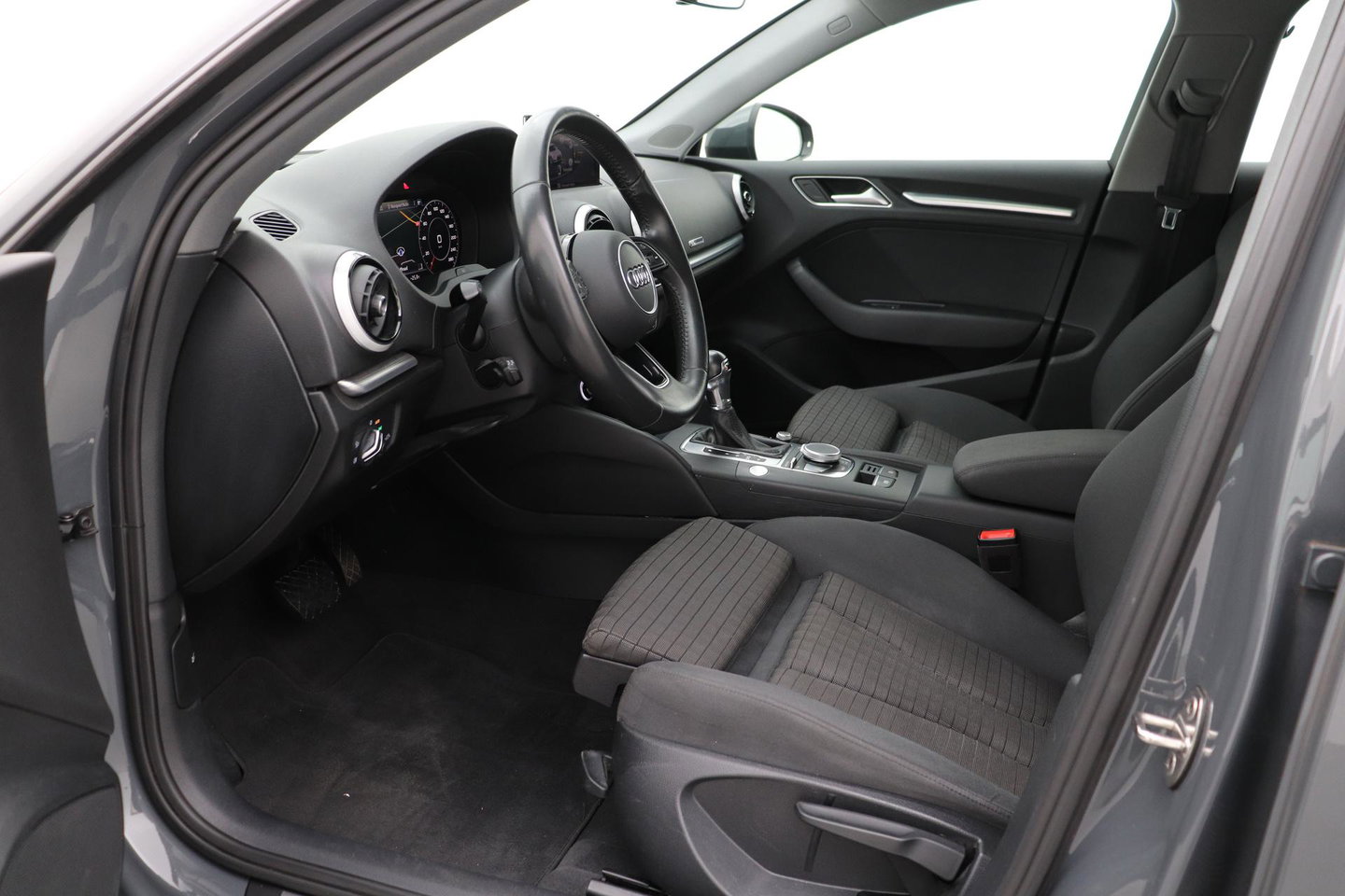 Audi A3 Sportback 35 TFSI CoD Design Pro Line Plus | Trekhaak | Stoelverwarming | Cruise Control | Keyless Entry | LED | PDC V+A | 17 Inch