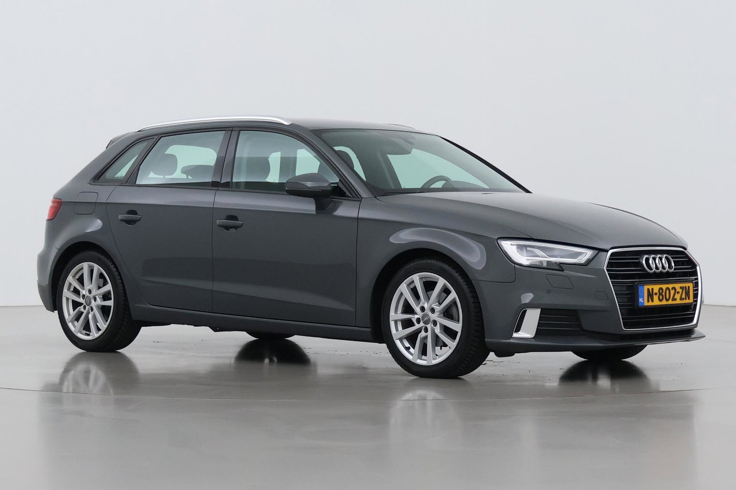 Audi A3 Sportback 35 TFSI CoD Design Pro Line Plus | Trekhaak | Stoelverwarming | Cruise Control | Keyless Entry | LED | PDC V+A | 17 Inch