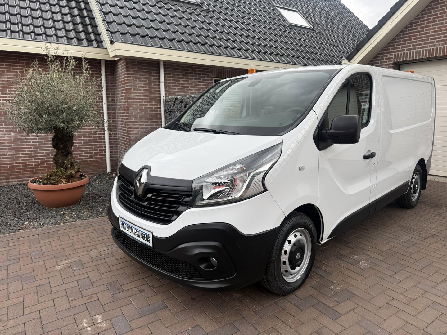 Renault Trafic 1.6 dCi service bus Victron 3000W Bott inrichting