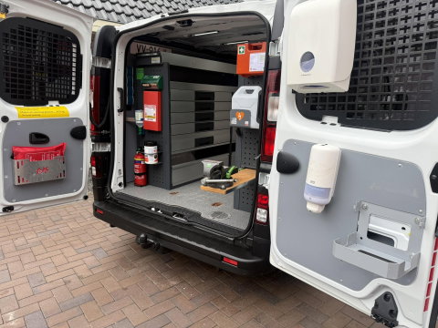 Renault Trafic 1.6 dCi service bus Victron 3000W Bott inrichting