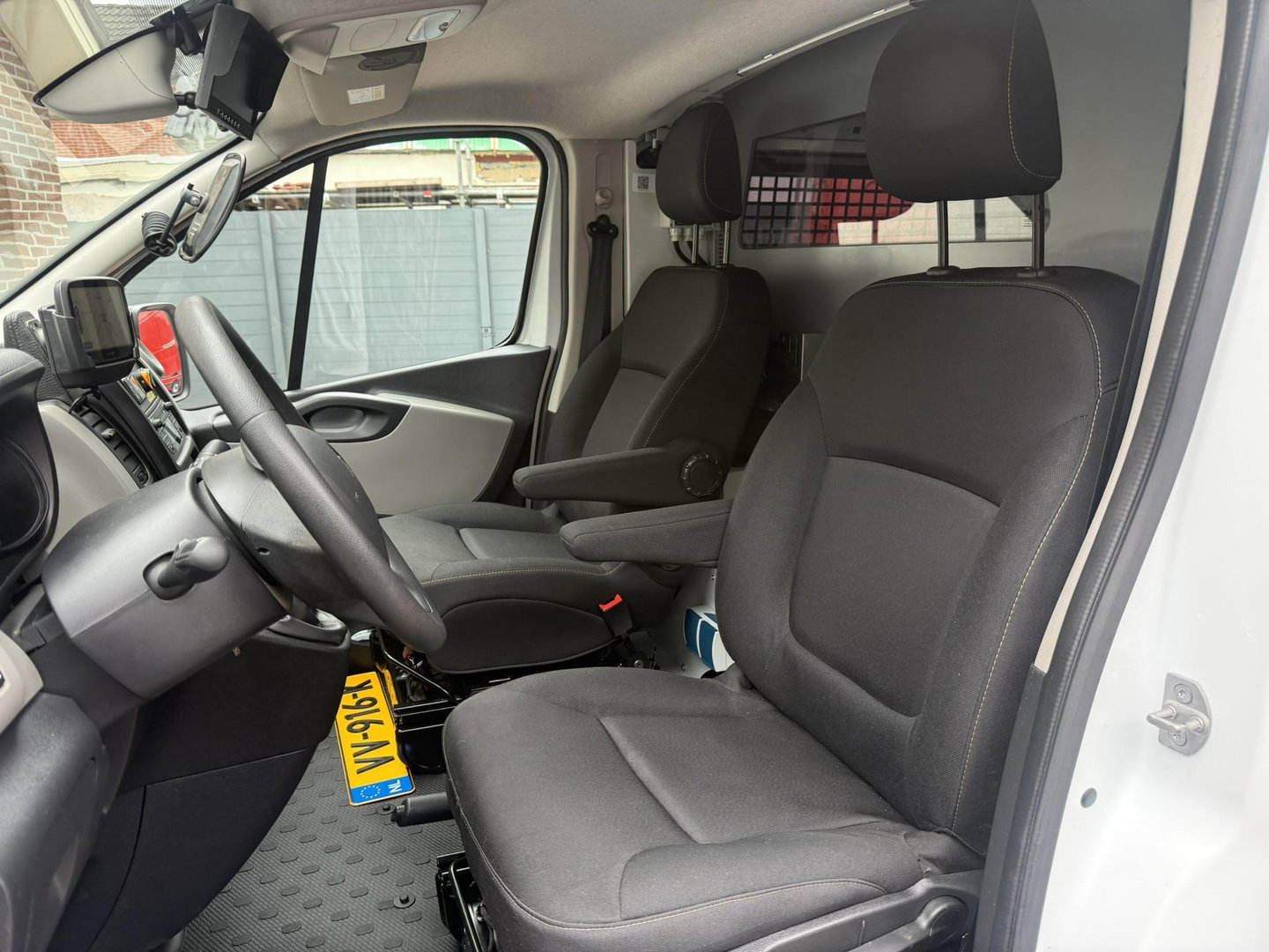 Renault Trafic 1.6 dCi service bus Victron 3000W Bott inrichting