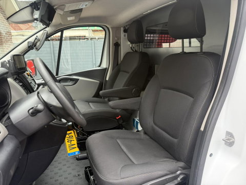 Renault Trafic 1.6 dCi service bus Victron 3000W Bott inrichting