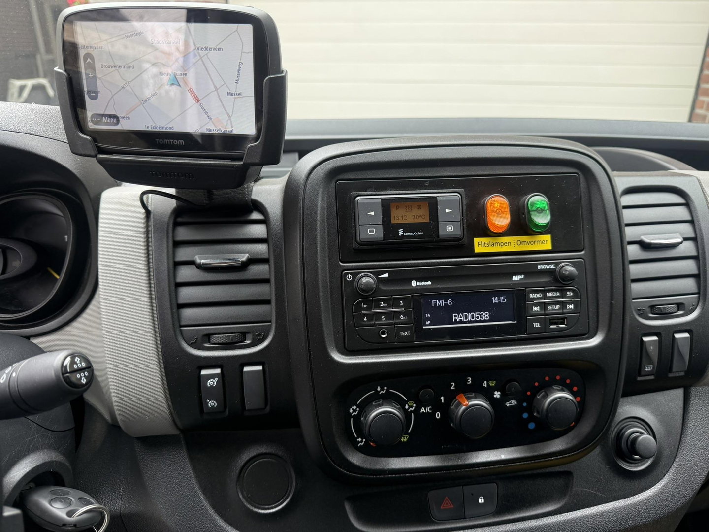 Renault Trafic 1.6 dCi service bus Victron 3000W Bott inrichting