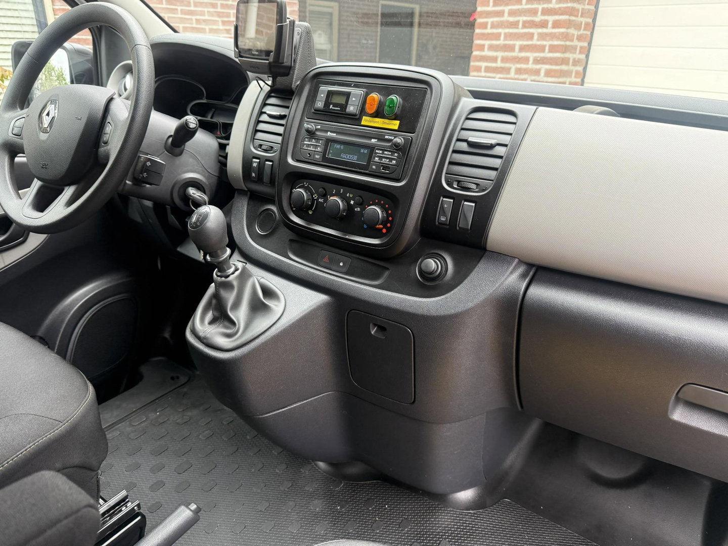 Renault Trafic 1.6 dCi service bus Victron 3000W Bott inrichting