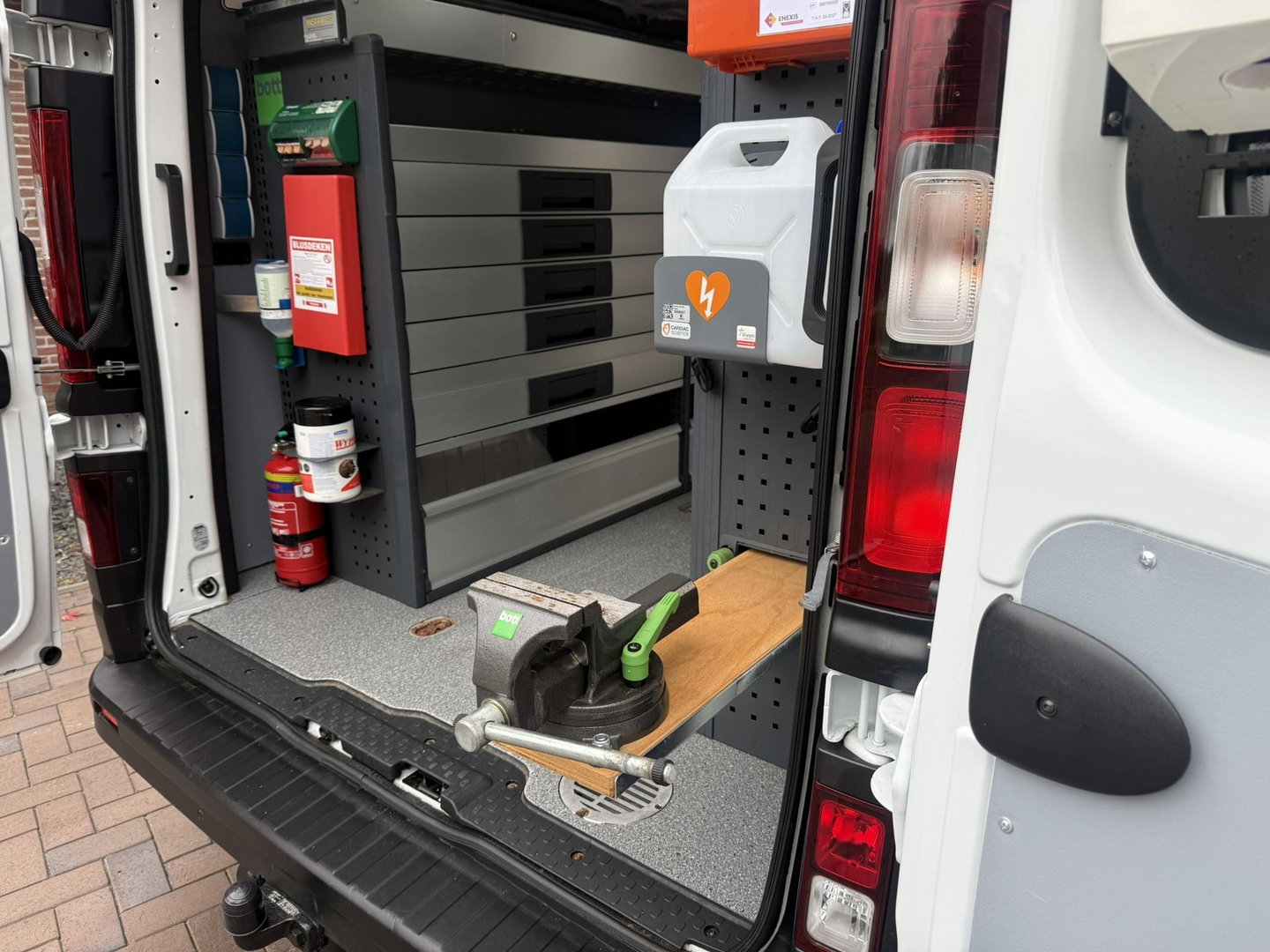 Renault Trafic 1.6 dCi service bus Victron 3000W Bott inrichting