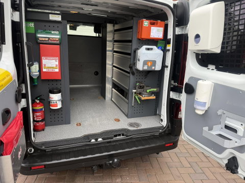 Renault Trafic 1.6 dCi service bus Victron 3000W Bott inrichting