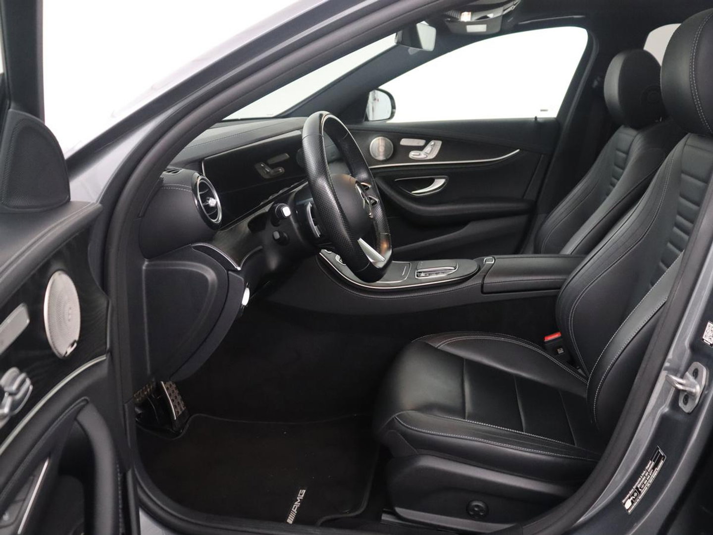 Mercedes-Benz E-Klasse 300 e AMG Line | SOH 88.4% | Panoramadak | Trekhaak | Leder | Burnmeister surround | Head up | 360 camera | Adaptive cruise | Carplay | Memory |