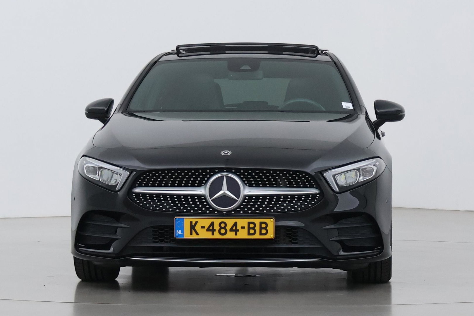 Mercedes-Benz A-Klasse 220 Premium | Panoramadak | ACC | AMG Line | Stoelverwarming | 18” AMG | Getint Glas | Navigatie