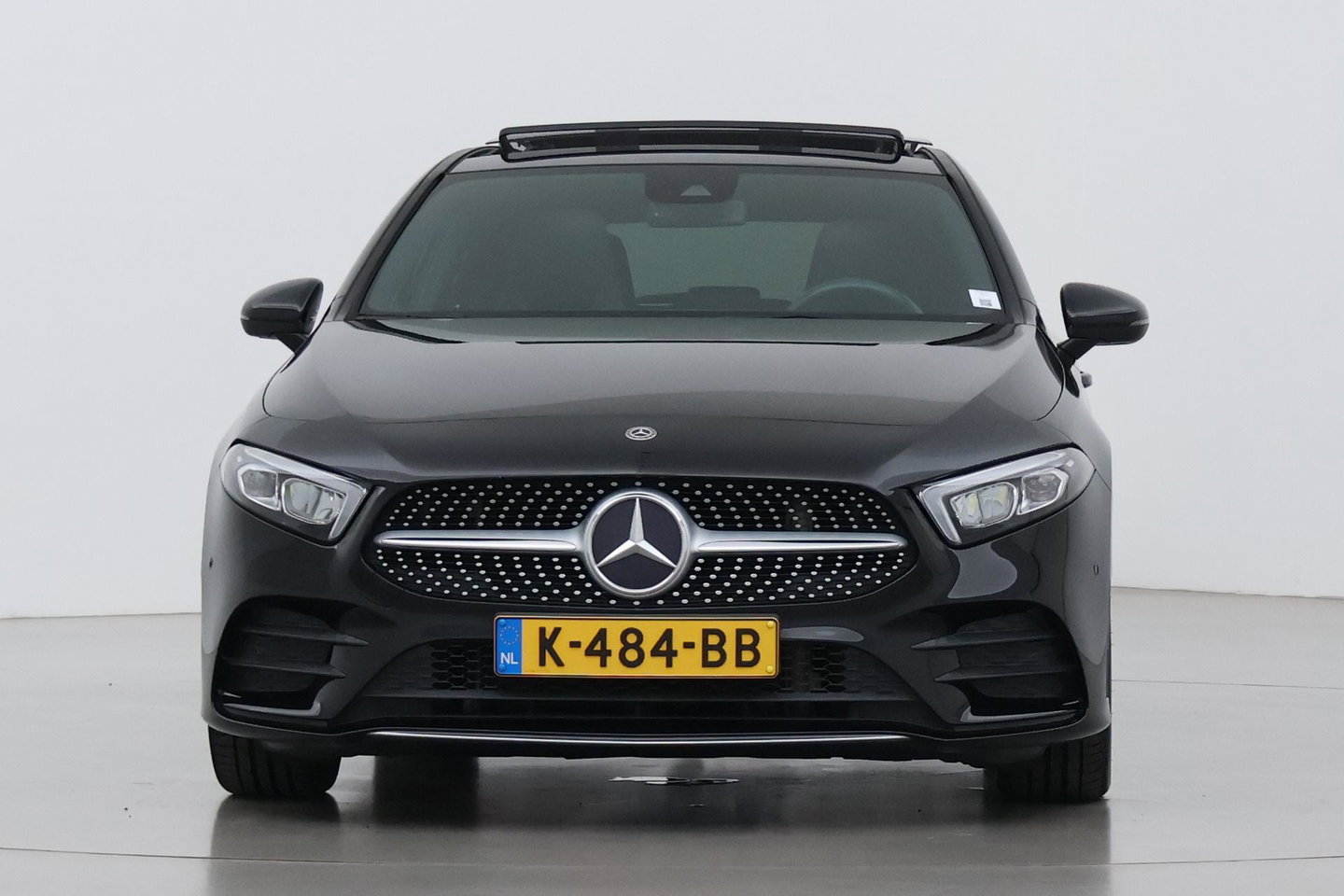 Mercedes-Benz A-Klasse 220 Premium | Panoramadak | ACC | AMG Line | Stoelverwarming | 18” AMG | Getint Glas | Navigatie