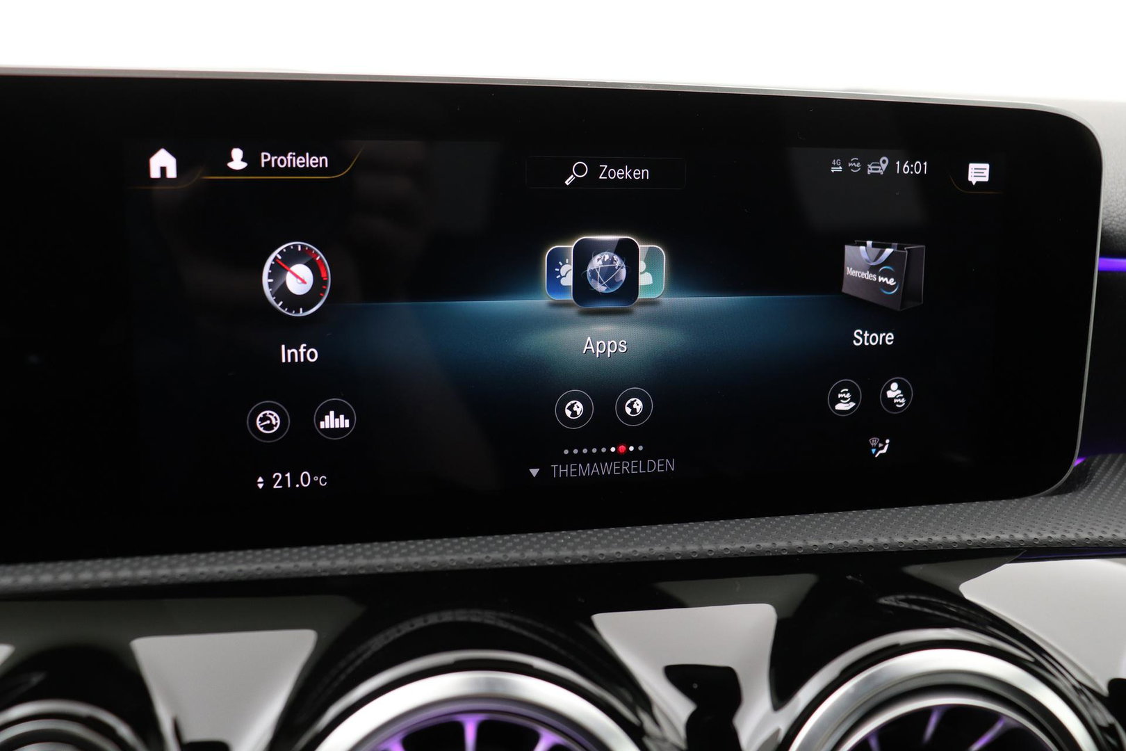 Mercedes-Benz A-Klasse 220 Premium | Panoramadak | ACC | AMG Line | Stoelverwarming | 18” AMG | Getint Glas | Navigatie