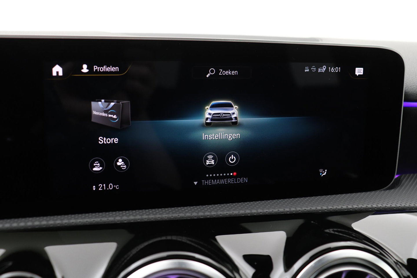 Mercedes-Benz A-Klasse 220 Premium | Panoramadak | ACC | AMG Line | Stoelverwarming | 18” AMG | Getint Glas | Navigatie