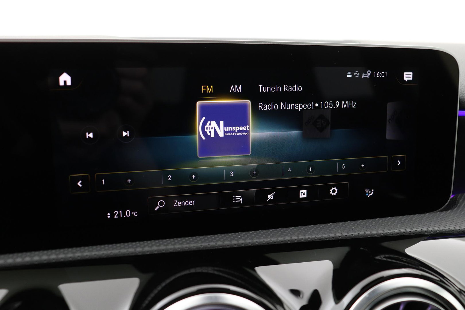 Mercedes-Benz A-Klasse 220 Premium | Panoramadak | ACC | AMG Line | Stoelverwarming | 18” AMG | Getint Glas | Navigatie