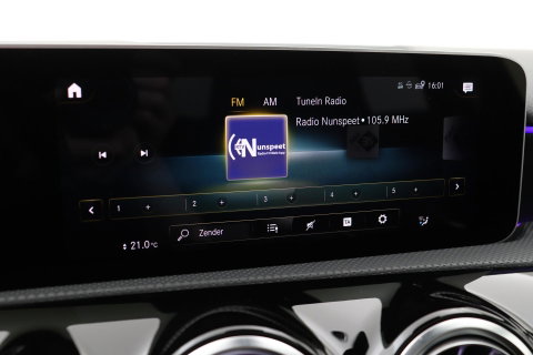 Mercedes-Benz A-Klasse 220 Premium | Panoramadak | ACC | AMG Line | Stoelverwarming | 18” AMG | Getint Glas | Navigatie